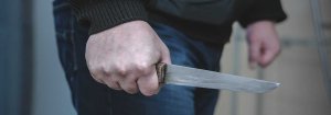Кандалакшскими оперативниками по горячим следам задержан мужчина, подозреваемый в причинении ножевого ранения знакомому